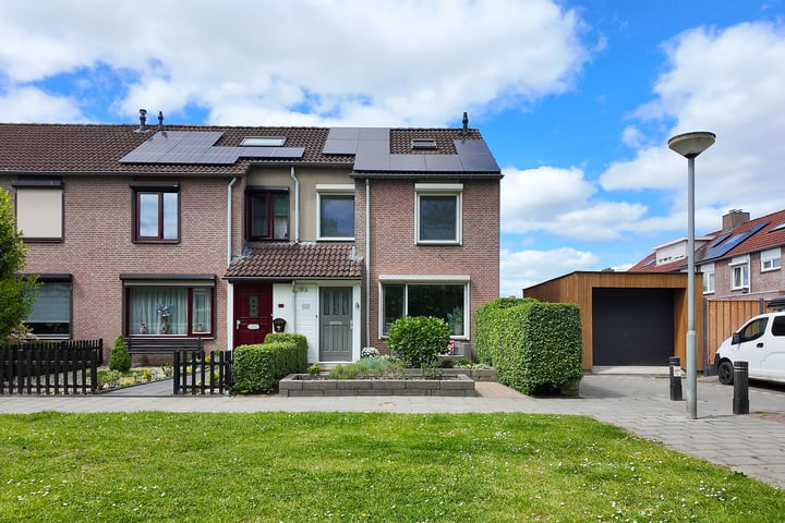 Rosmolen 24 in Zevenbergen