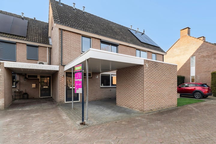 Photo of property Rozemarijn 5, Nijverdal