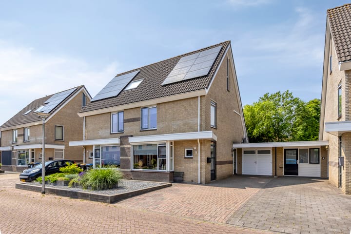 Rozenburg 42 in Emmeloord