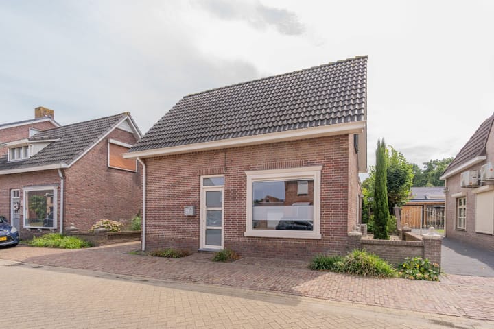 Rozenkransstraat 21 in St. Willebrord foto