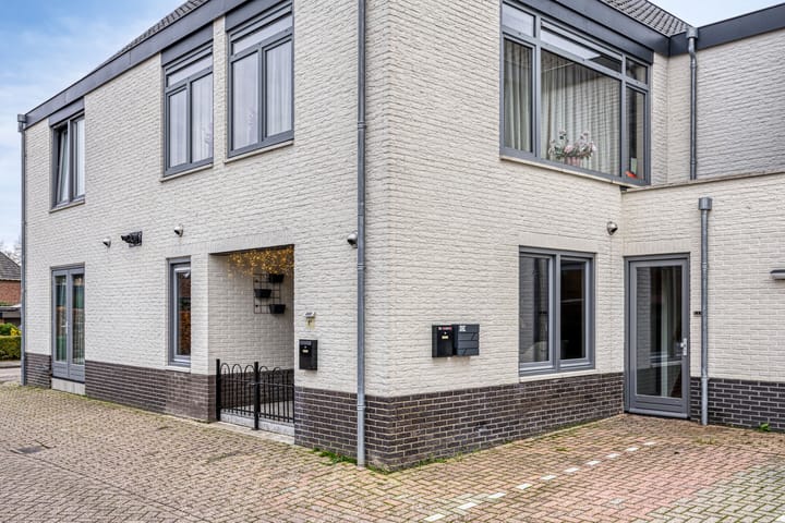 Photo of property Rozenstraat 1a, Dodewaard