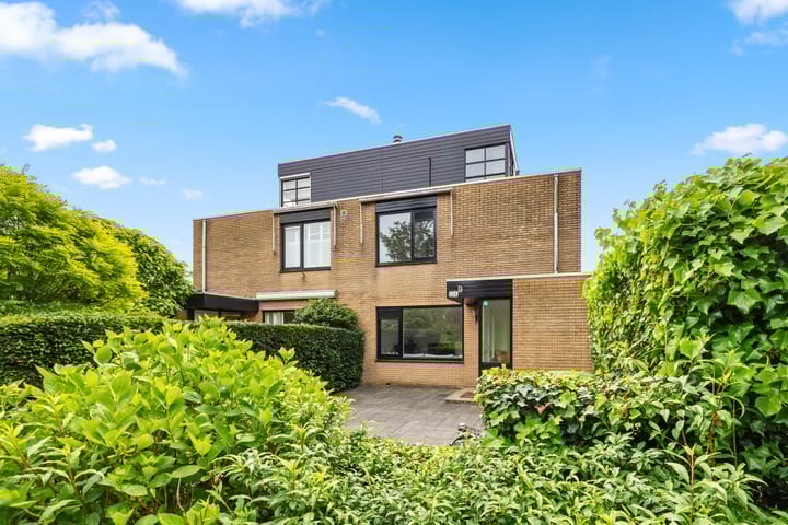 Rozentuin 106 in Voorburg
