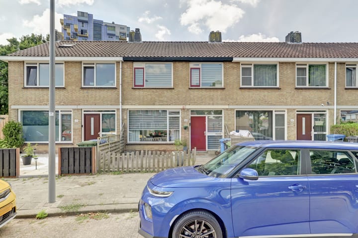 Photo of property Ruitwagen 169, Hoogvliet Rotterdam