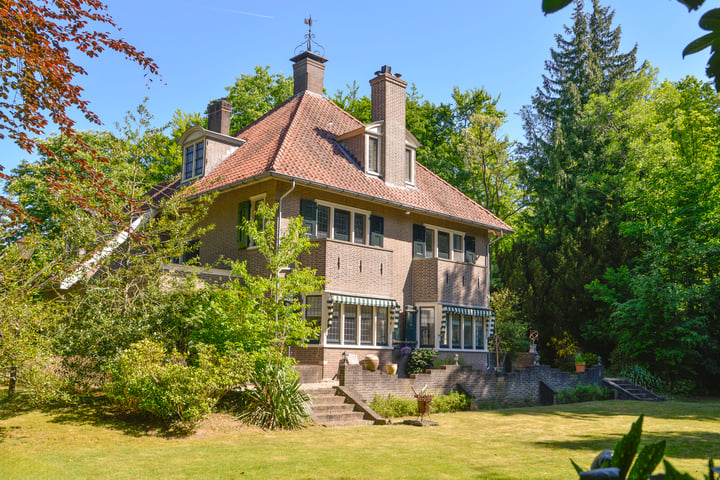 Photo of property Rutgers van Rozenburglaan 1, Baarn