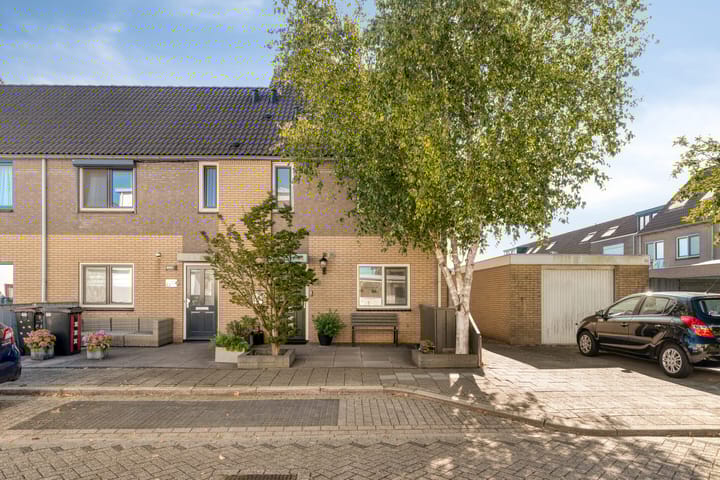 Ruth Firststraat 2 in Purmerend