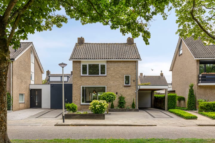 Ruusbroeclaan 10 in Roosendaal