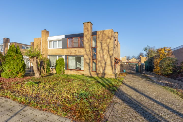 Photo of property Ruys de Beerenbroucklaan 25, Urmond