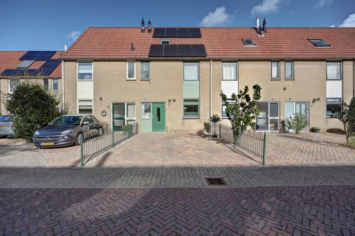 Ruys de Beerenbrouckstraat 12 in Naaldwijk