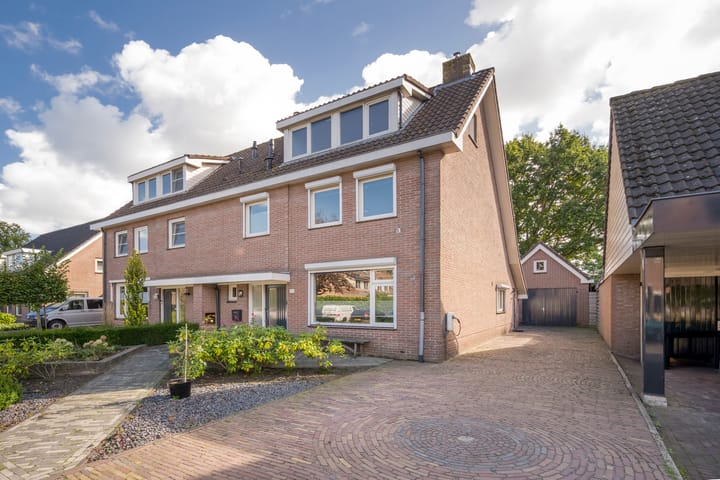 Photo of property Ruysdaellaan 20, Nijkerk
