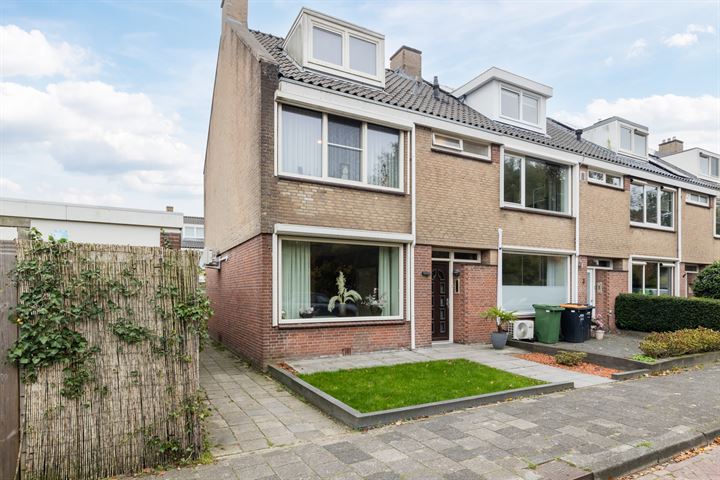 Ruysdaelstraat 1 in Hoogeveen