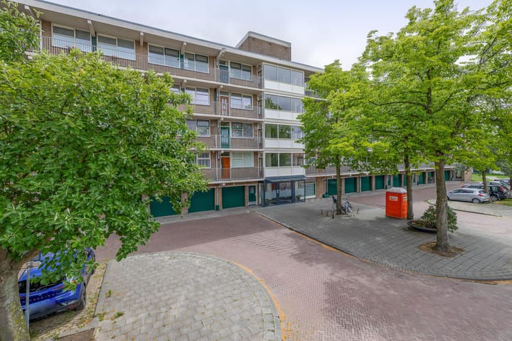 Photo of property Ruysdaelstraat 153, Rozenburg