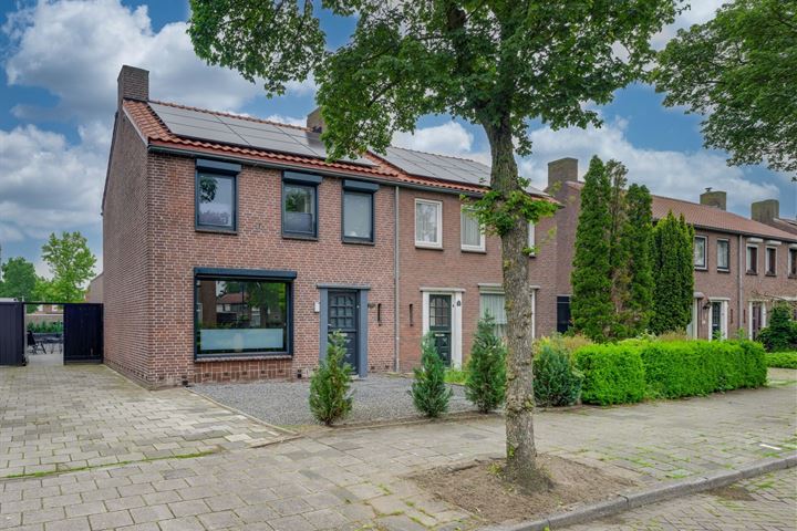 Ruysdaelstraat 24 in Rijen