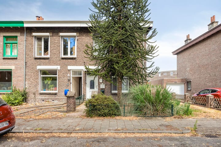 Photo of property Saffierstraat 10, Heerlen