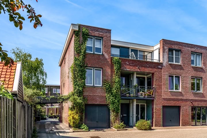 Salawatihof 1 in Utrecht