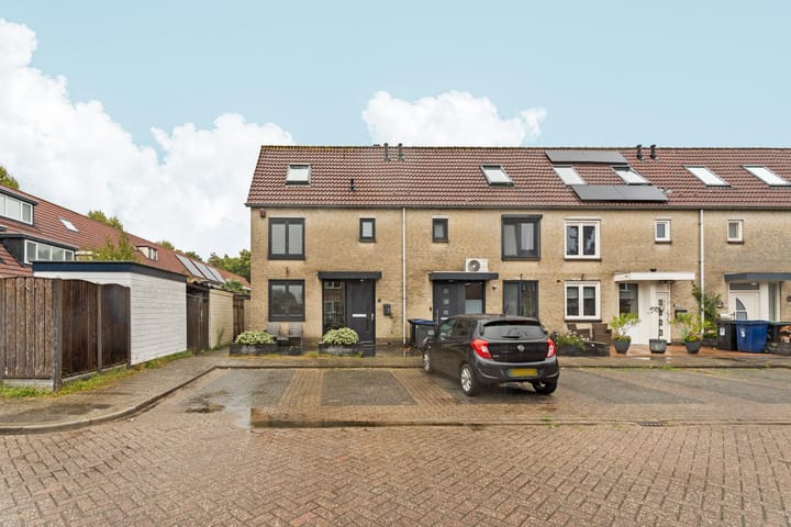 Saliestraat 1 in Almere