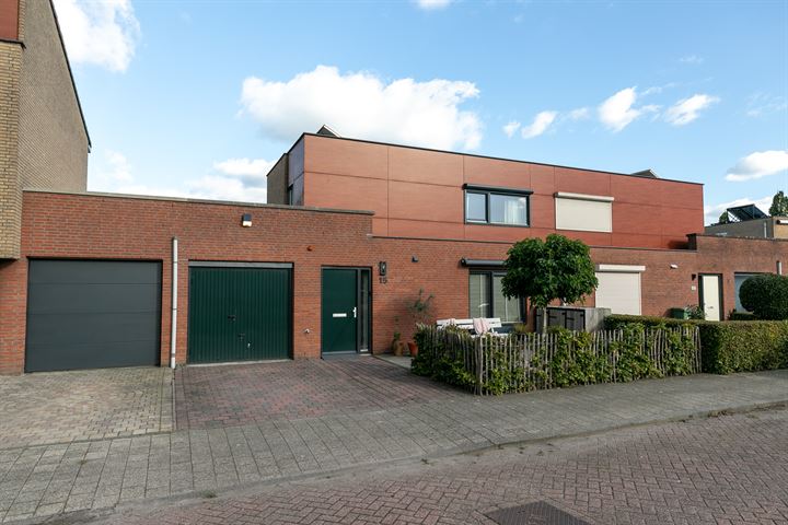 Sara Burgerhartstraat 15 in Oosterhout