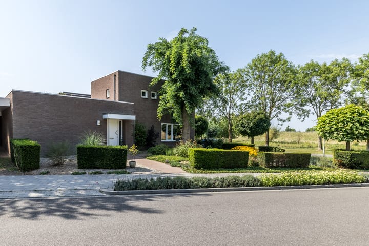Saroleaplantsoen 18 in Landgraaf