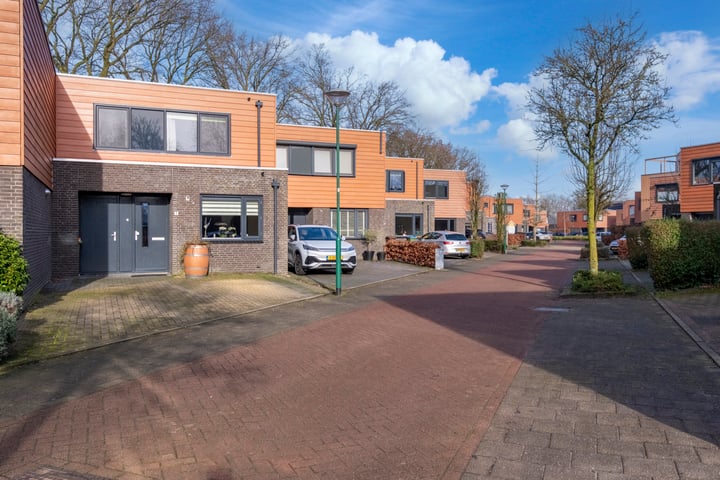 Satijnzwam 7 in Veenendaal