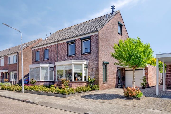 Photo of property Saturnuslaan 58, Oude-Tonge