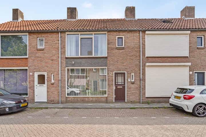 Saturnusstraat 4 in Tilburg foto