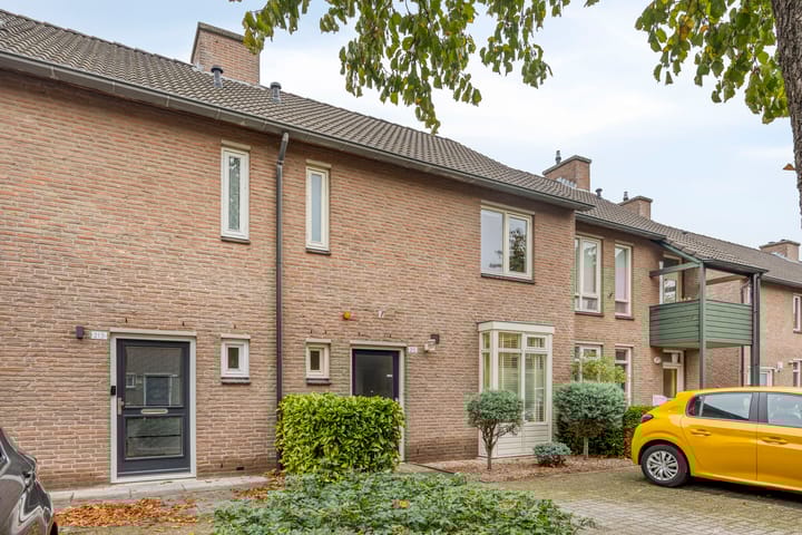 Schepenhoek 215 in Uden