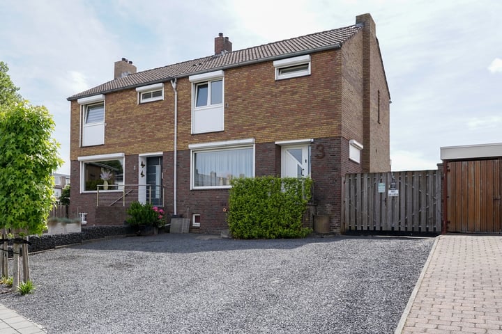 Schepenstraat 3 in Brunssum foto