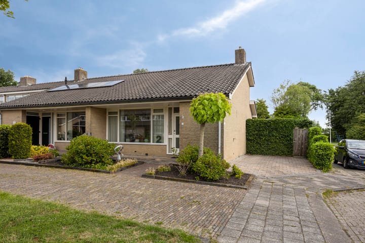 Scholeksterlaan 2 in Sneek