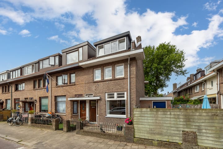 Photo of property Schoolmeesterstraat 11, 's-Gravenhage