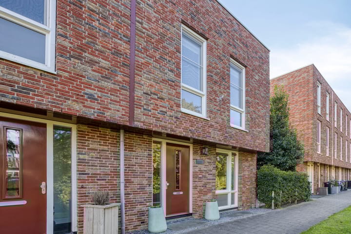 Schoolplein 12 in Roelofarendsveen