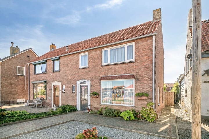 Photo of property Schoolstraat 12, Sint-Annaland