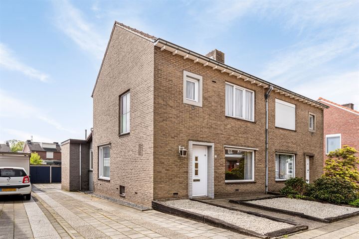 Schoolstraat 12 in Sint Geertruid