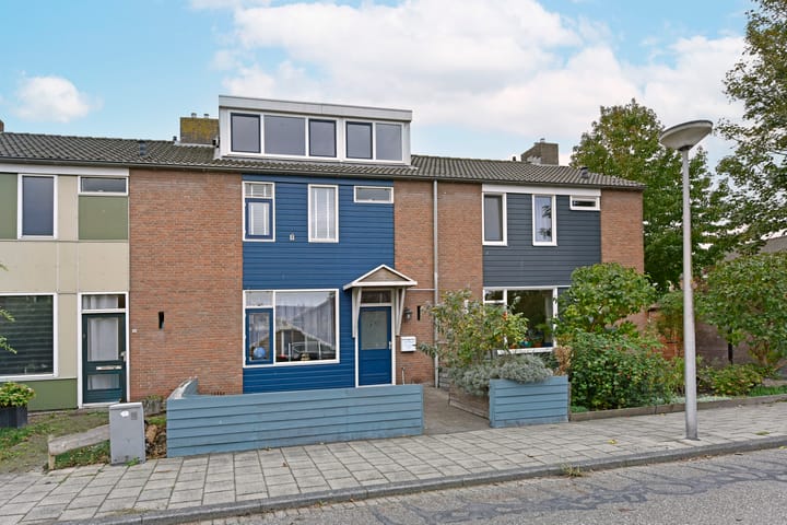 Schout Clantstraat 56 in Nieuwveen