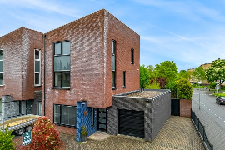 Schout Offermanstraat 60G in Roermond