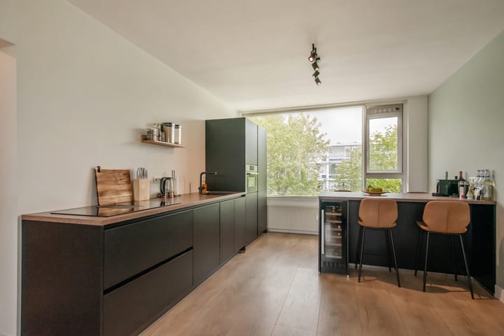 Schout Van Eijklaan 124 in Leidschendam
