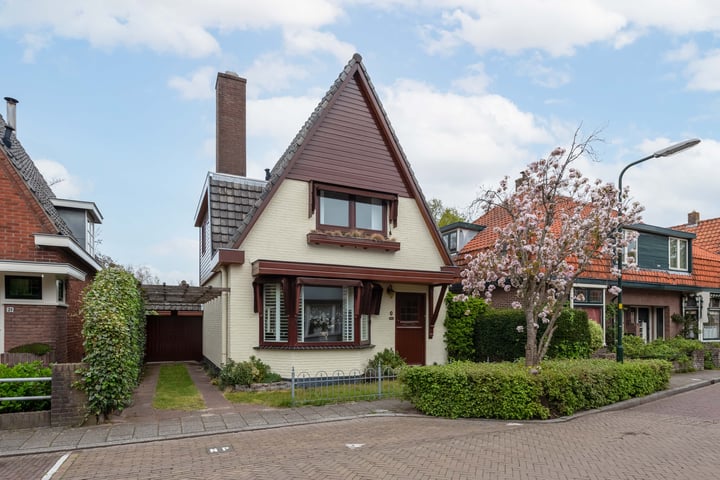 Schuine Hondsbosschelaan 19 in Heiloo