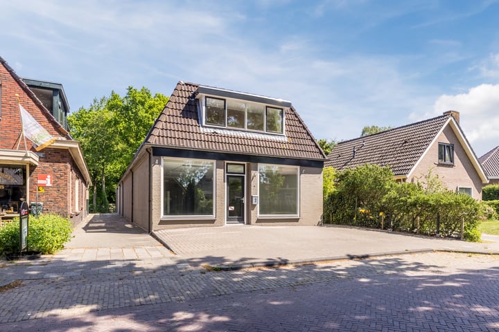 Schultestraat 2 in Vries