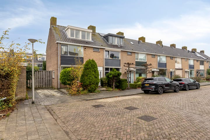 Photo of property Schultz van Haegenstraat 17, Hendrik-Ido-Ambacht