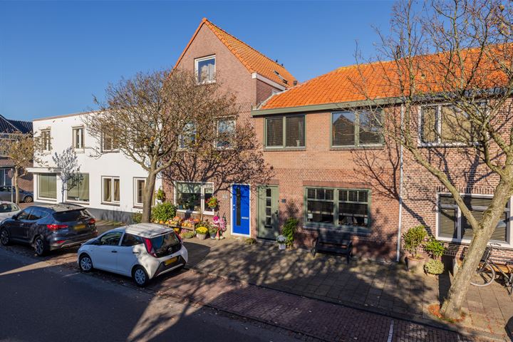 Secretaris Varkevisserstraat 232 in Katwijk