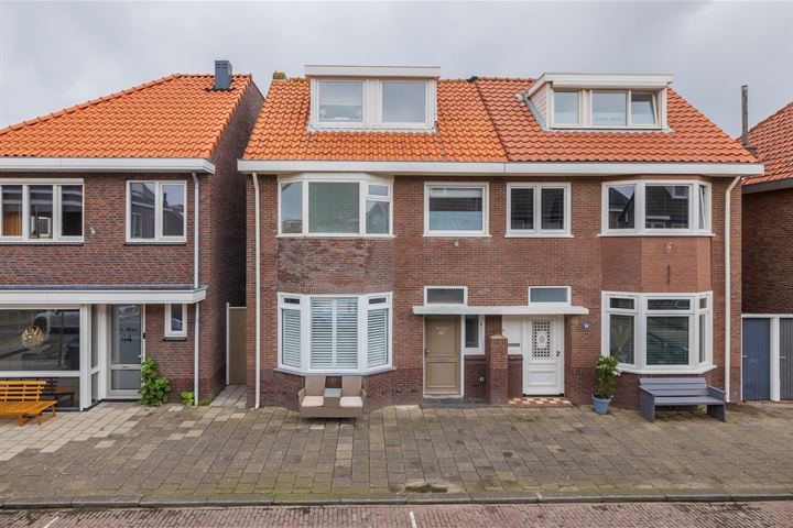 Secretaris Varkevisserstraat 66 in Katwijk