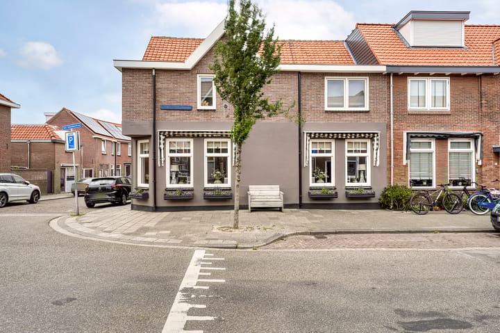 Secretaris Varkevisserstraat 78 in Katwijk