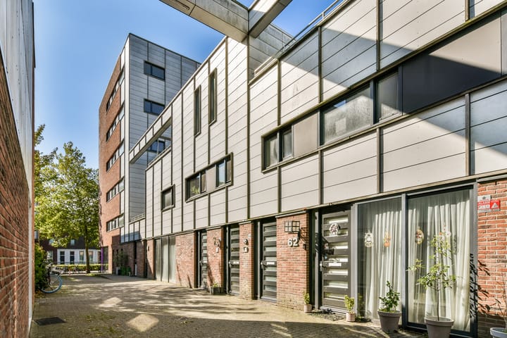 Sem Presserhof 64 in Amsterdam