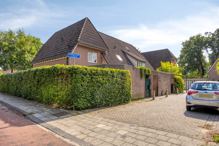 Seringenstraat 1 in Borne Foto