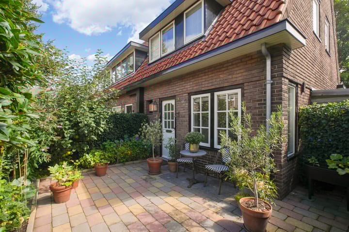 Seringstraat 23 in Huizen foto
