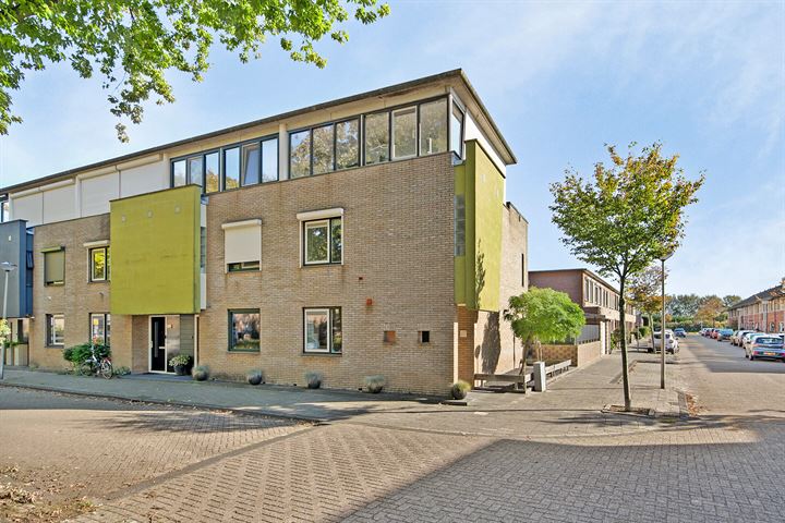 Sientje Mesdag-van Houtenstraat 129 in Spijkenisse