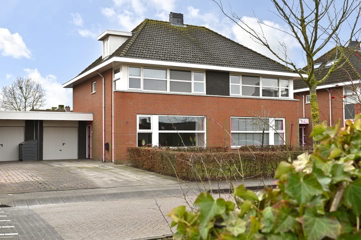 Photo of property Simon Luymesstraat 13, Nieuw-Vossemeer