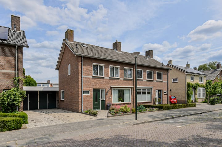 Photo of property Simon van Sonplein 9, Raamsdonksveer