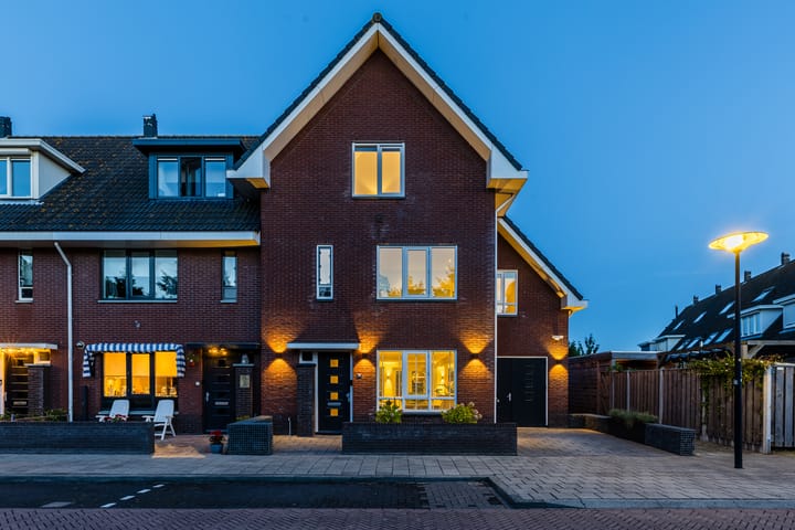 Photo of property Singelweide 126, Heemskerk