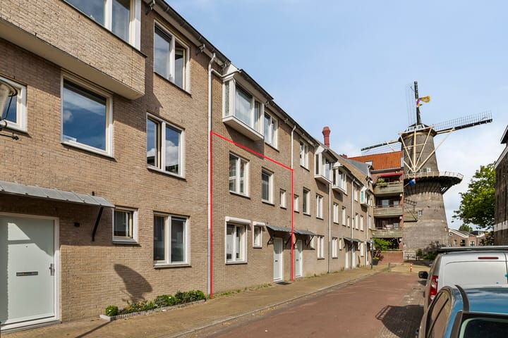 Sint Anna Zusterstraat 83 in Schiedam