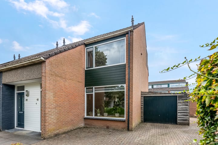 Sint Hubertus 41 in Ede foto