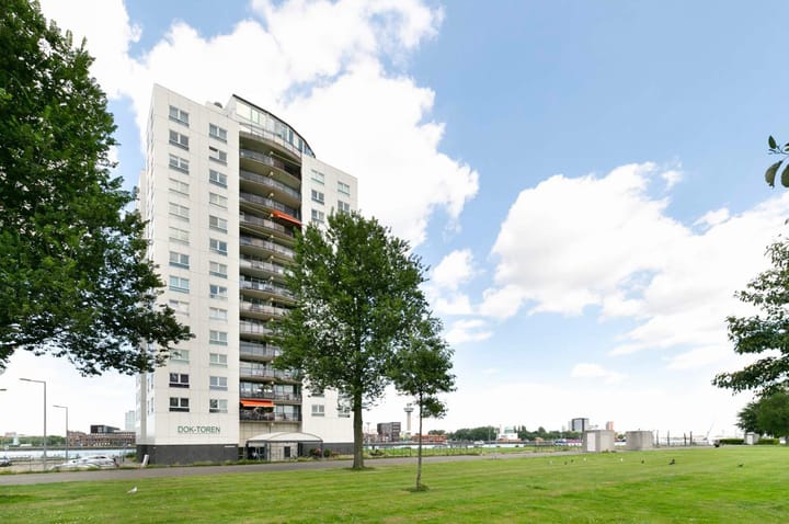 Photo of property Sint-Janshaven 525, Rotterdam